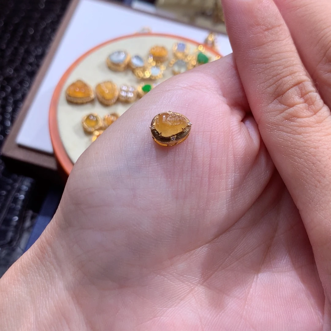 ****麻颈饰18K金镶嵌翡翠翡翠