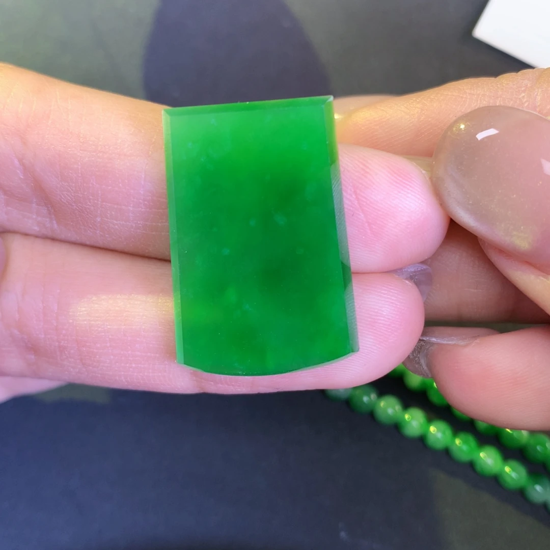 翡翠裸石26.73-18.25-2.24