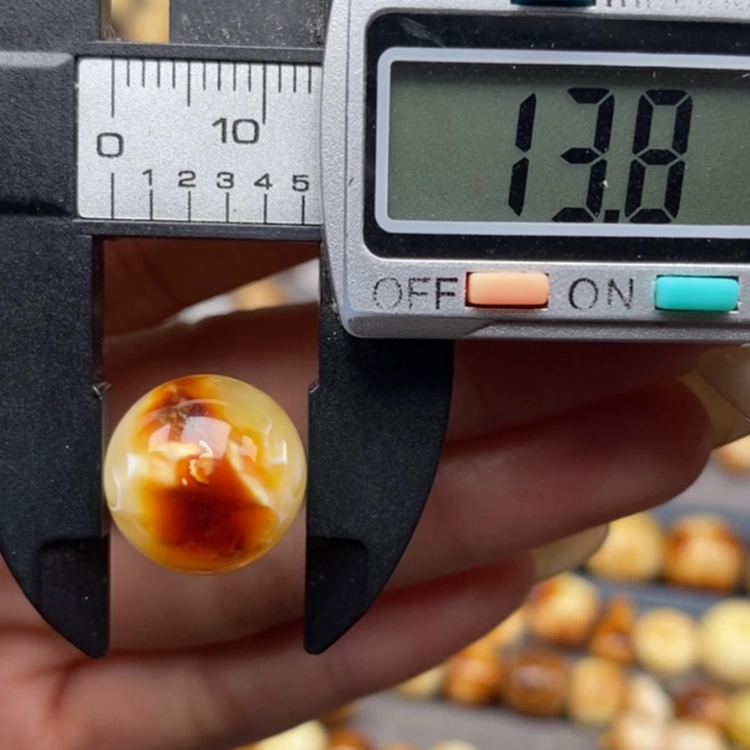 琥珀颈饰未镶嵌圆珠