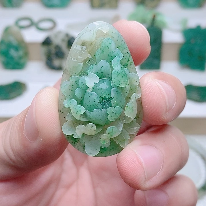 独山玉未镶嵌挂件