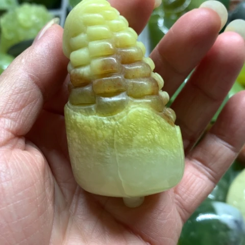 蛇纹石玉未镶嵌手把件