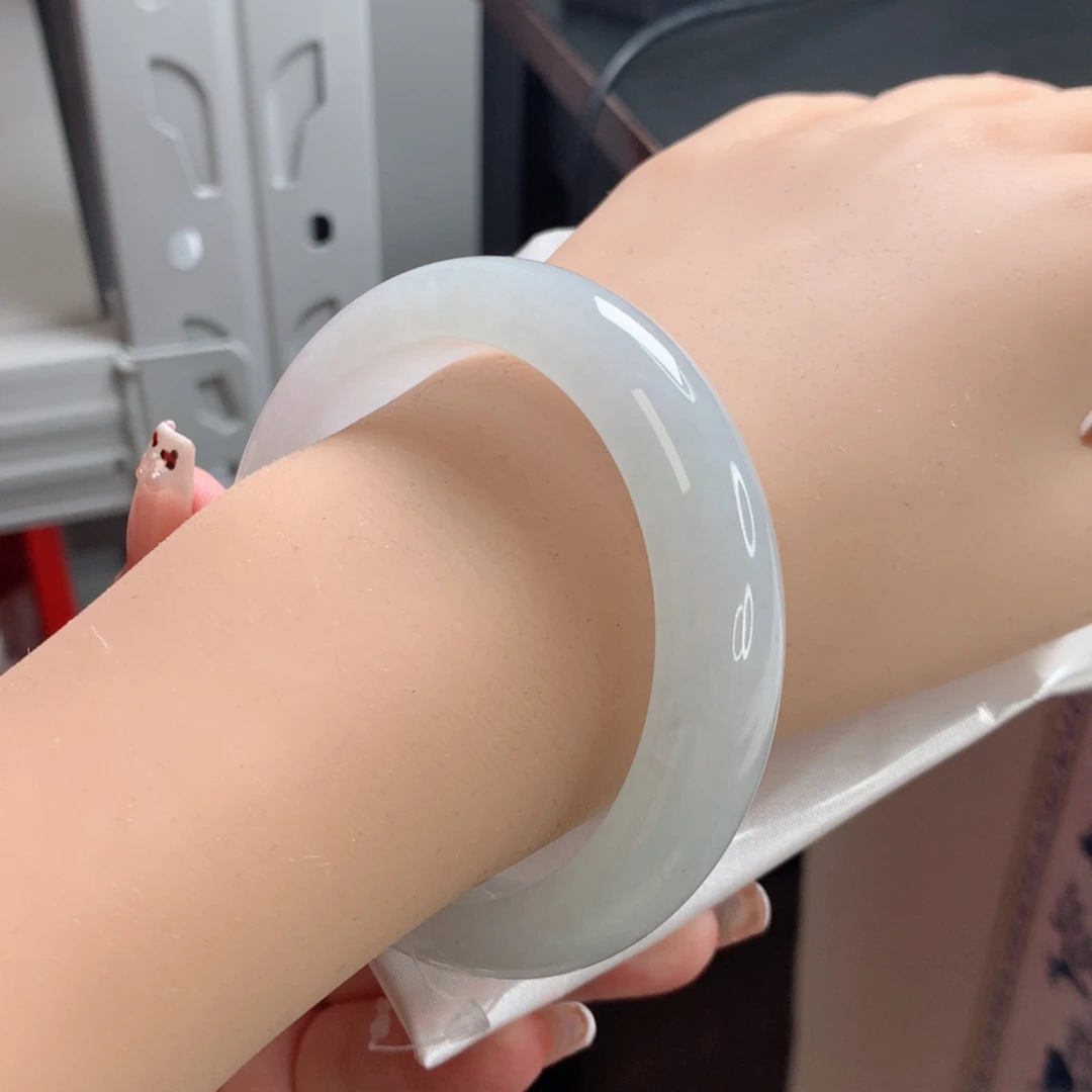 翡翠手镯未镶嵌56.7圈口冰晴底