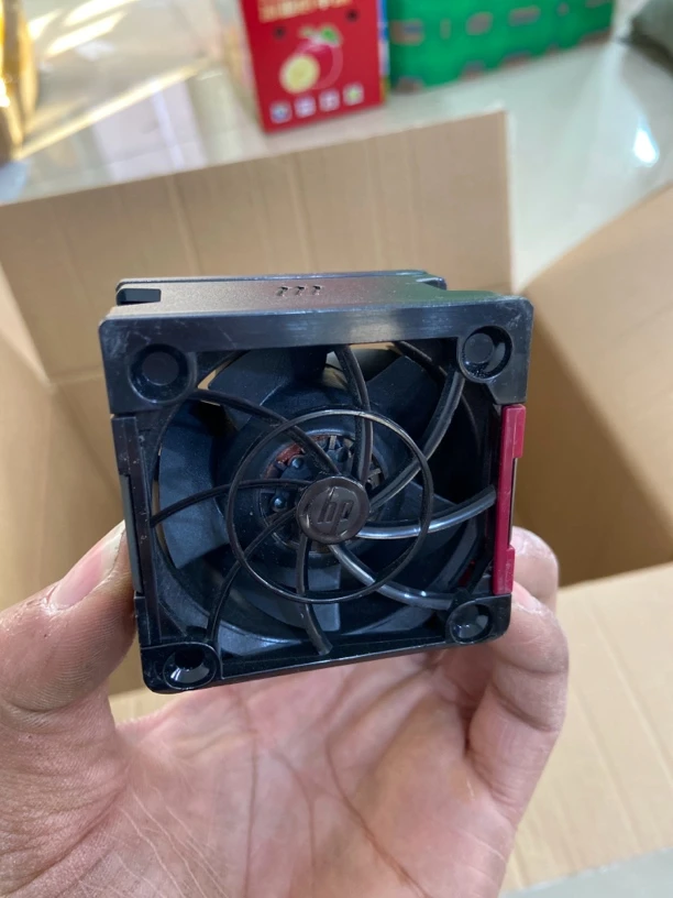 新款12V大风量散热风扇一个