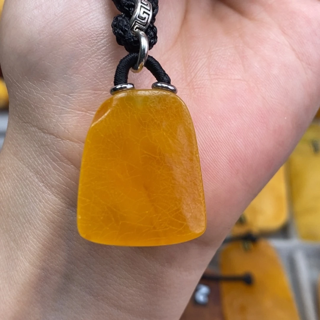 琥珀吊坠(赠链)未镶嵌