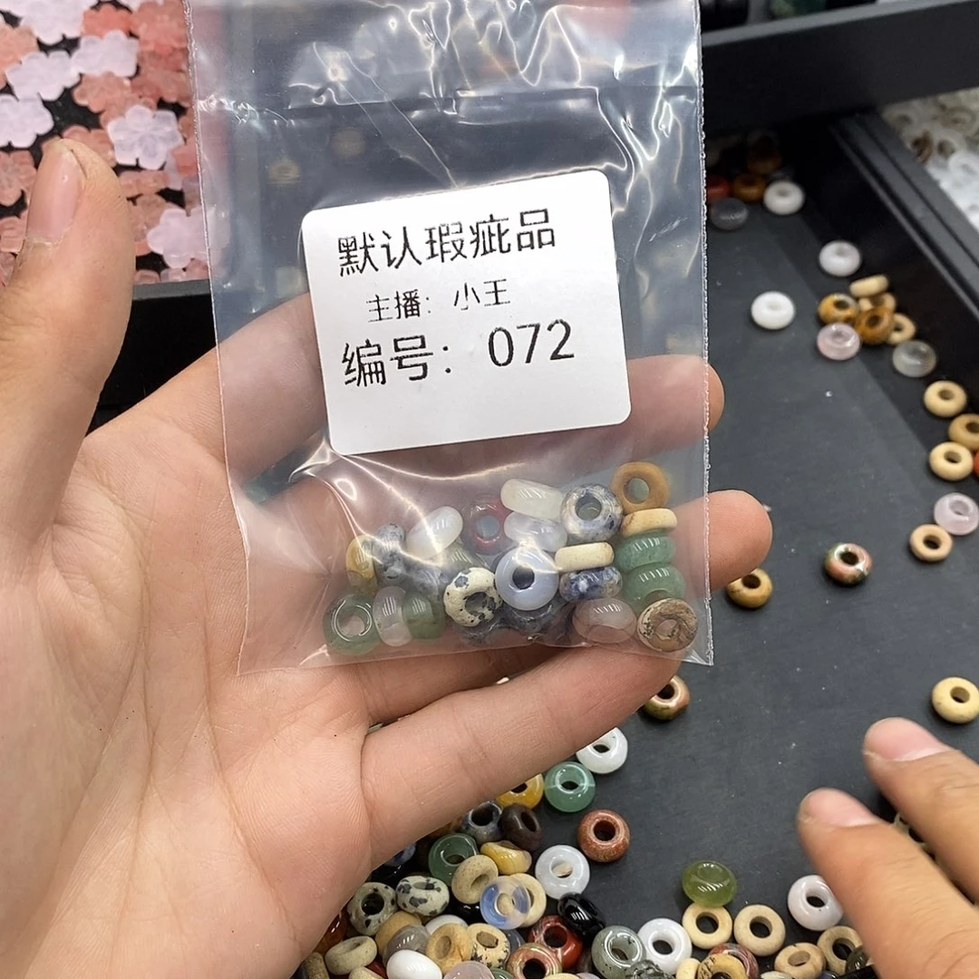 罗****玛瑙/玉髓颈饰未镶嵌
