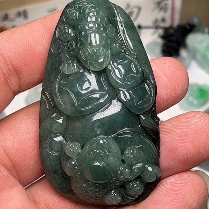 翡翠未镶嵌颈饰金蟾