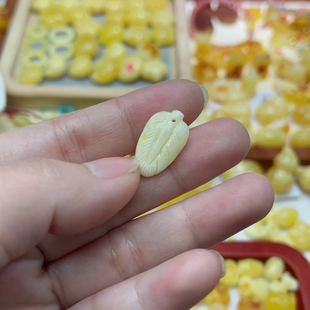 【闪购商品】琥珀裸石未镶嵌配饰