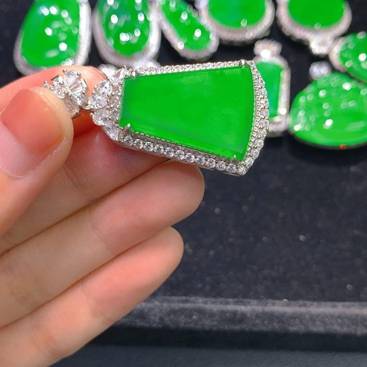 迎****翡翠银S925镶嵌颈饰一个