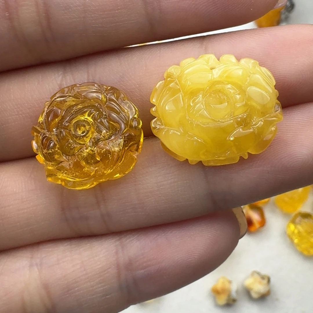 蜜蜡未镶嵌珠宝奇石吊坠孔牡丹