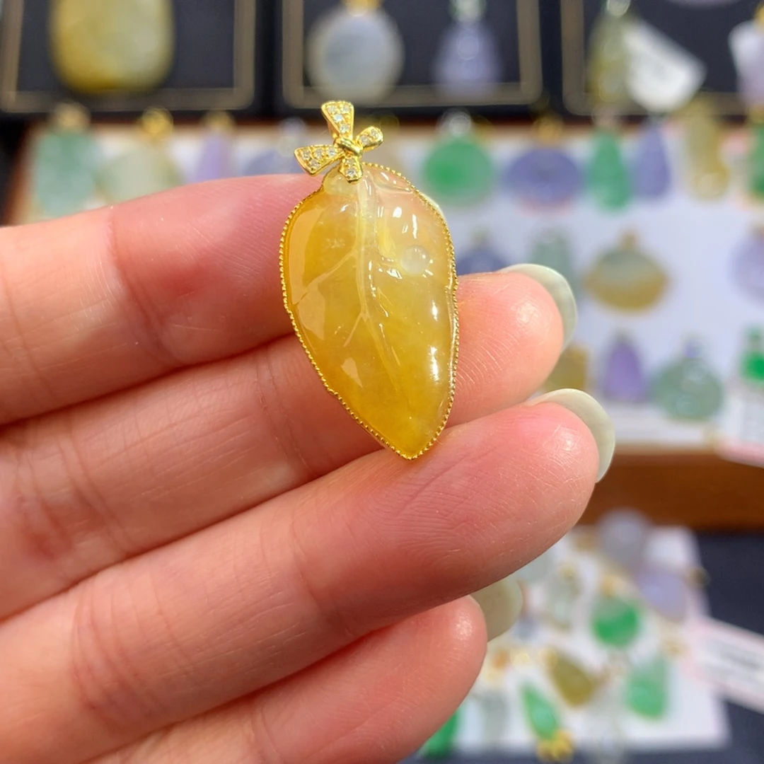 翡翠18K金镶嵌颈饰