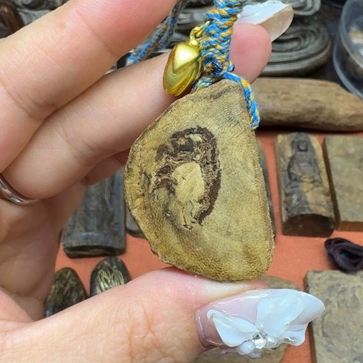大叶紫檀（黑酸枝木类）