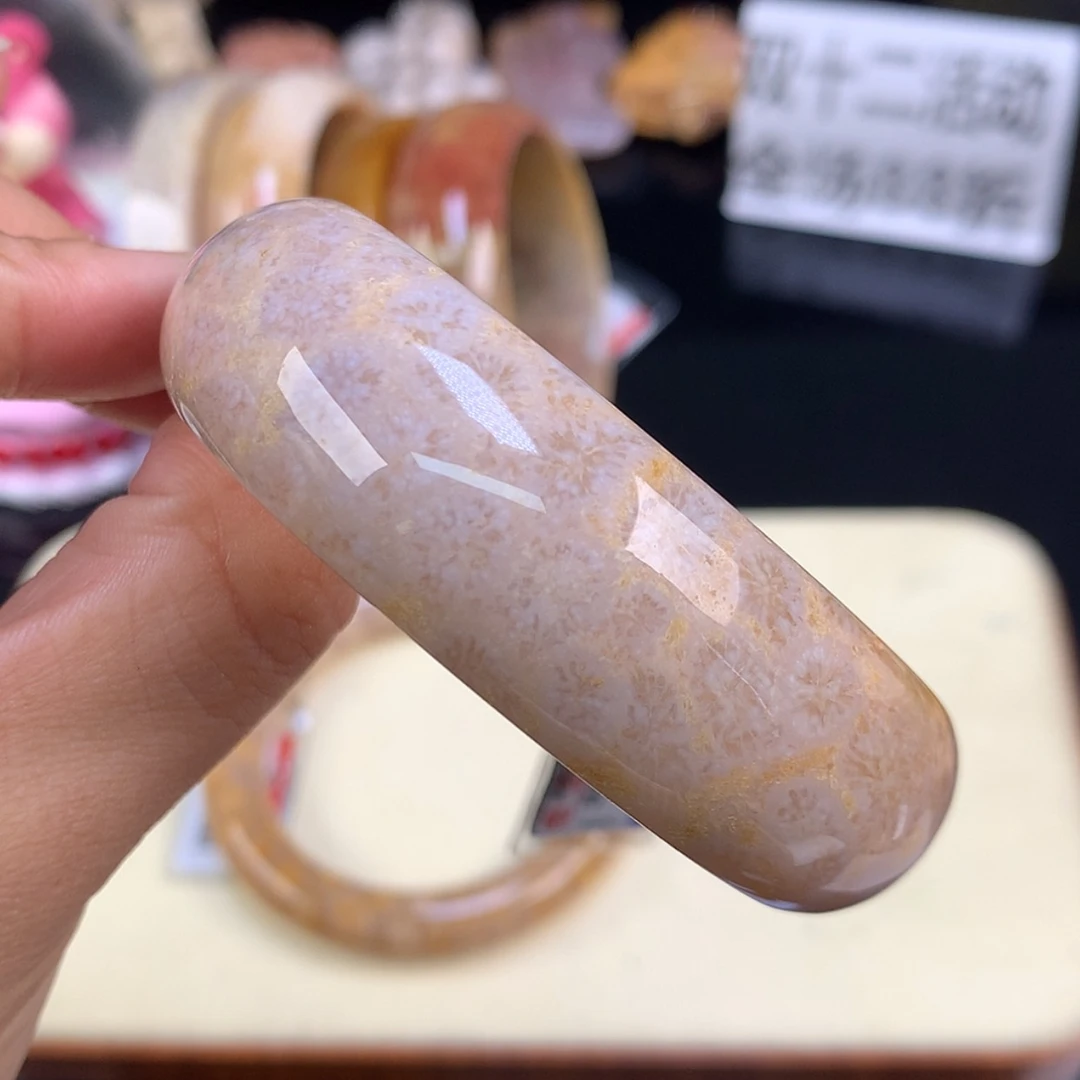 【闪购商品】颈饰未镶嵌硅化珊瑚（珊瑚玉）30号精美手镯54.7圈口