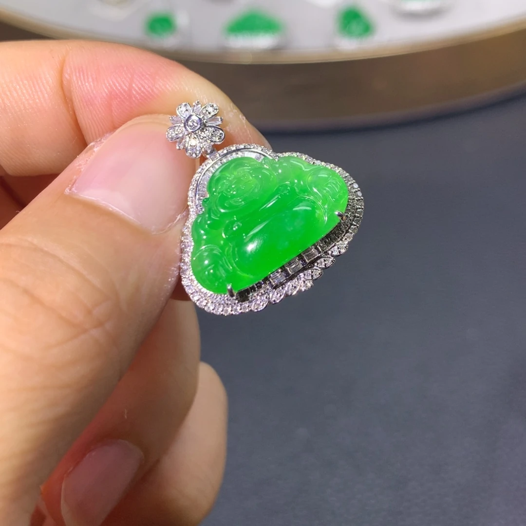 翡翠18K金镶嵌颈饰翡翠