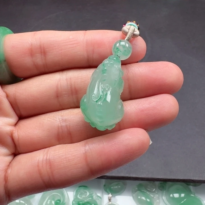 颈饰未镶嵌石英质玉