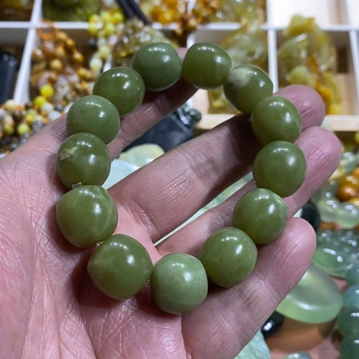 蛇纹石玉颈饰未镶嵌