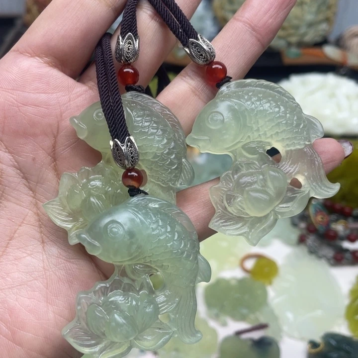 蛇纹石玉未镶嵌颈饰