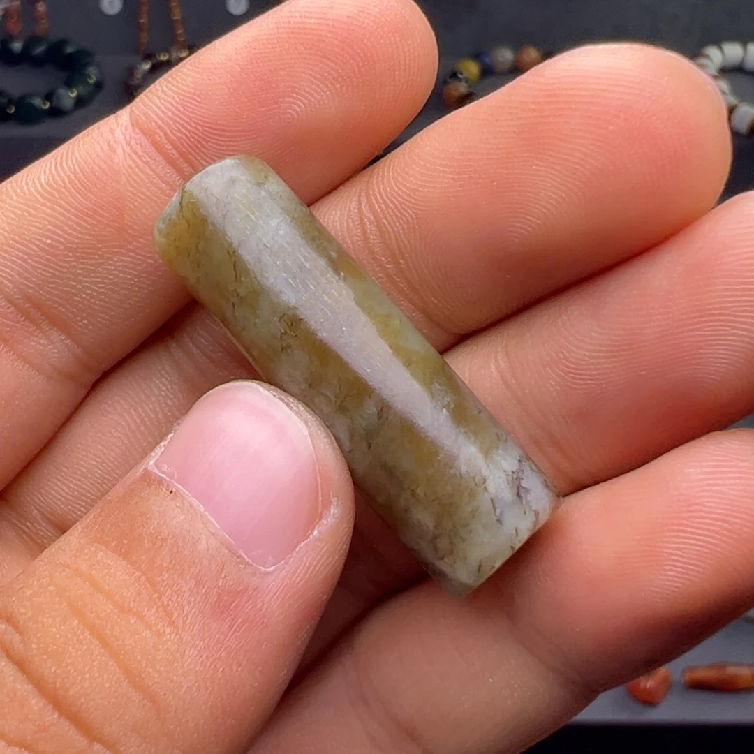 卯***刀和田玉（糖玉）未镶嵌颈饰