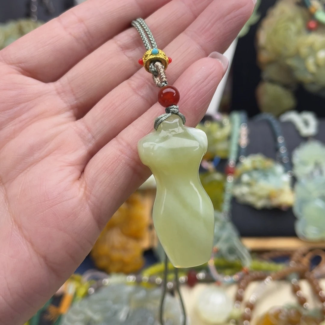 蛇纹石玉未镶嵌颈饰