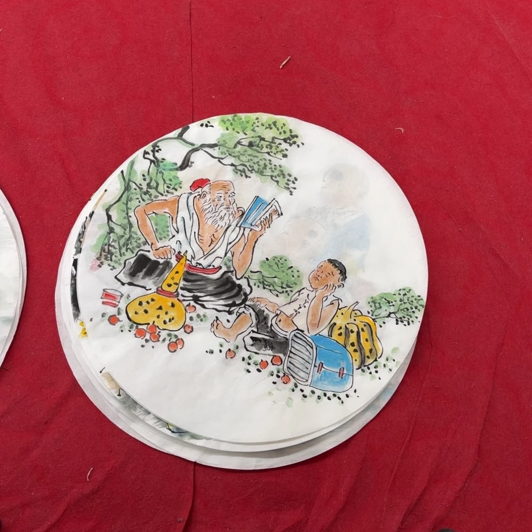 国画花鸟等图案为一体而成