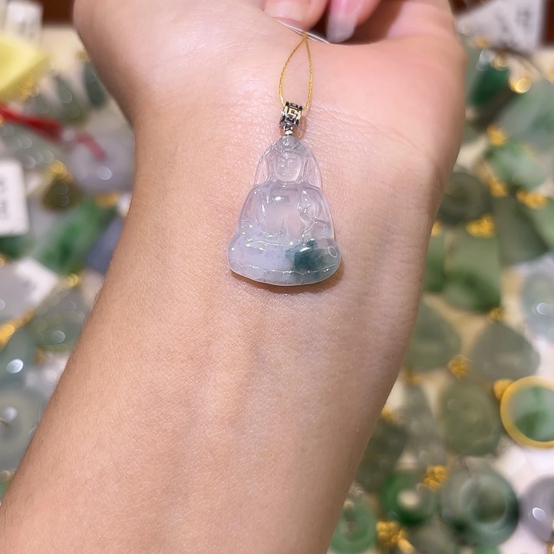 翡翠18K金镶嵌颈饰观音