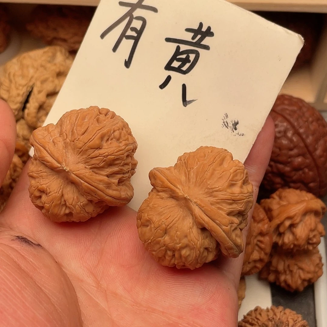 文玩核桃吊坠函****感元宝
