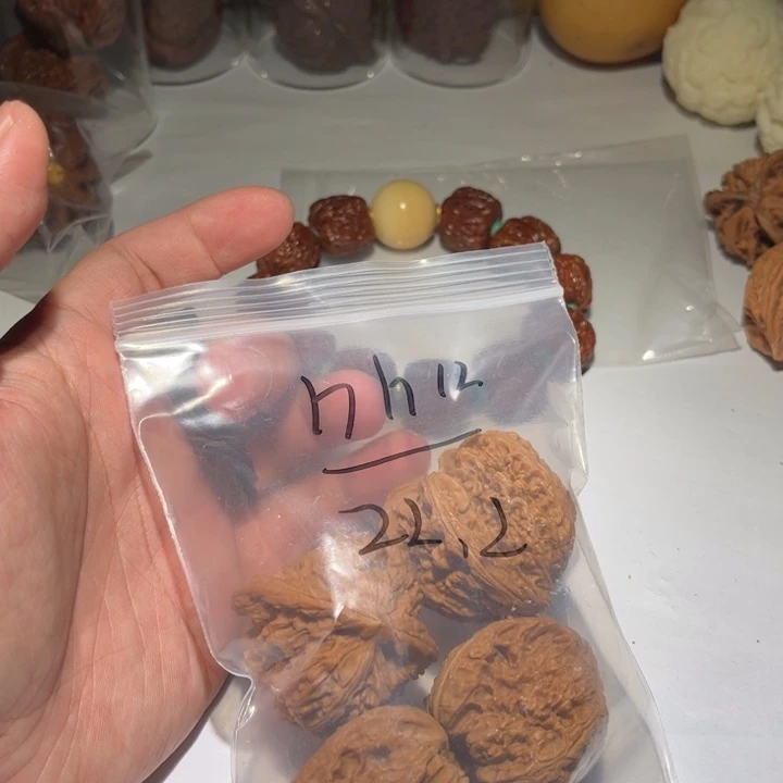 h***h桃核把件狮子头核桃