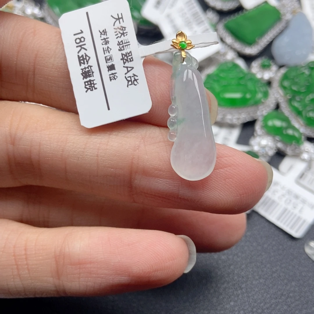 翡翠18K金镶嵌颈饰