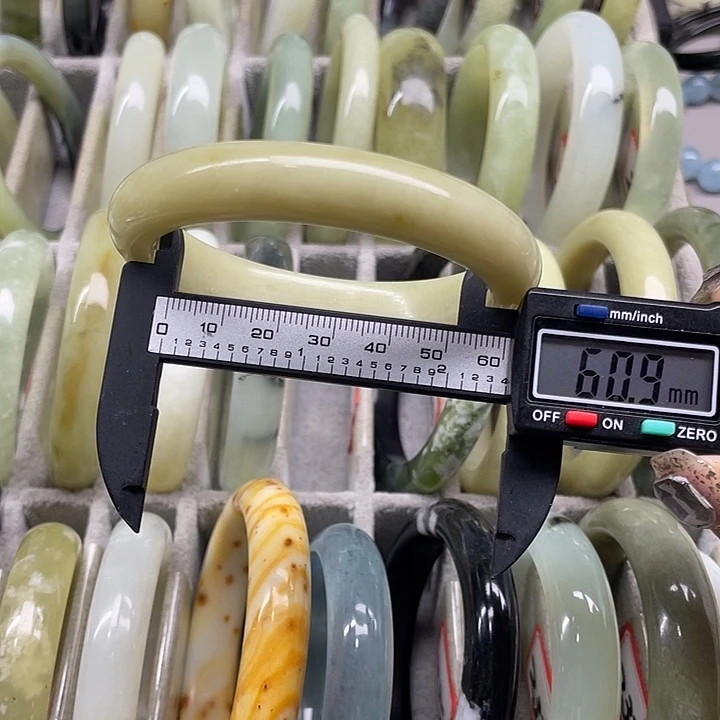 蛇纹石玉未镶嵌手镯225