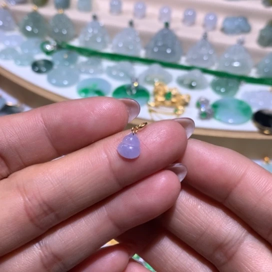 翡翠18K金镶嵌颈饰小滴流