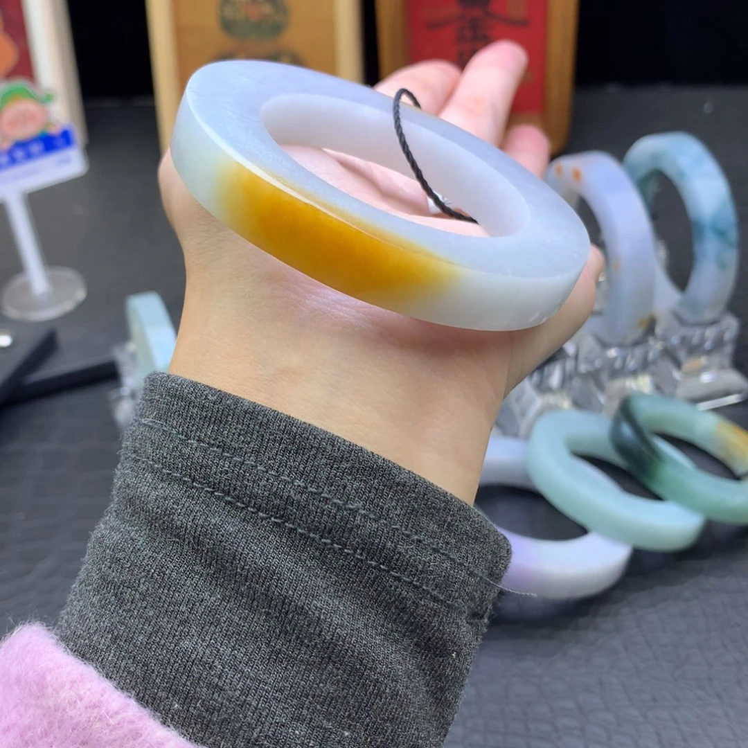 定制翡翠未镶嵌翡翠手镯
