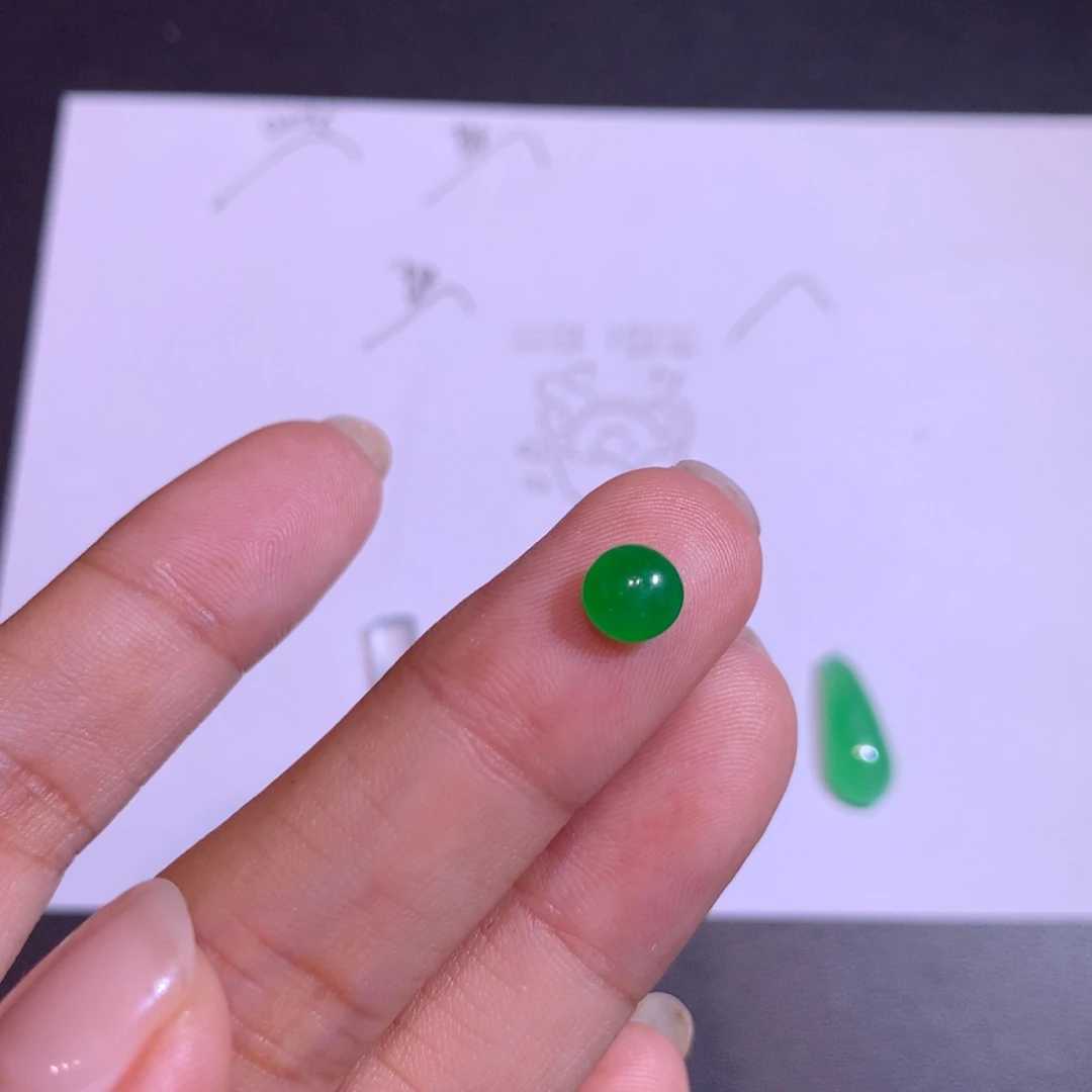 翡翠未镶嵌颈饰蛋面