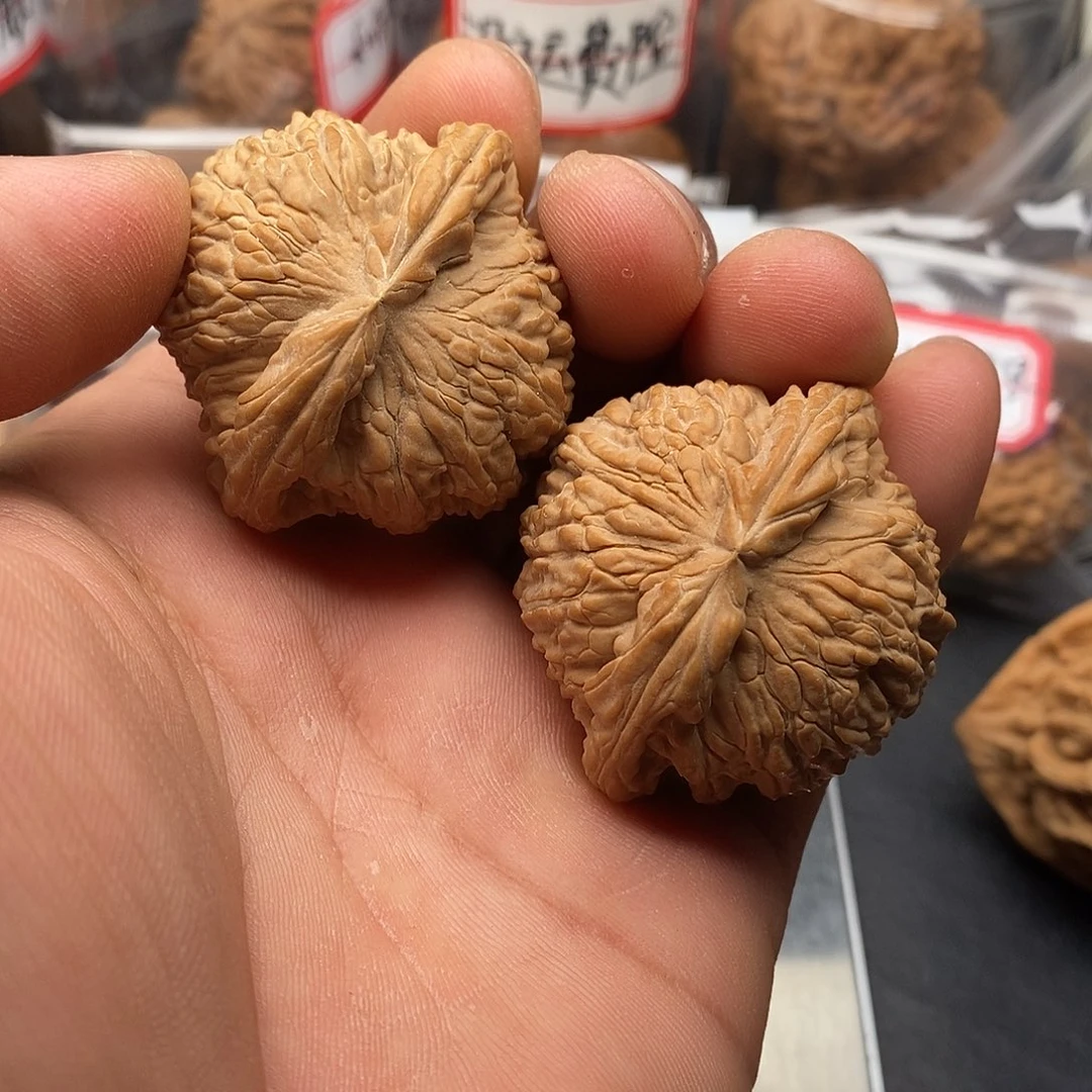 文玩核桃把件?****精白狮子44.5