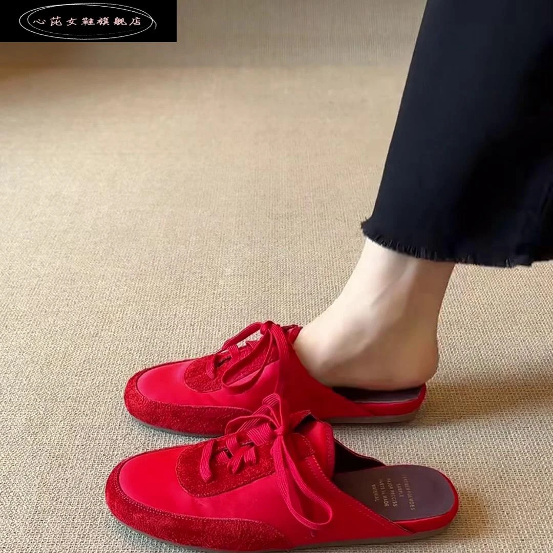 心芘半拖鞋女夏外穿2025新款包头一脚蹬平底时尚运动系带红色单鞋