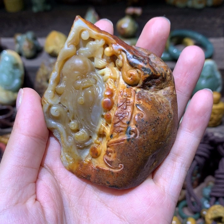 岫岩河磨玉（透闪石质玉）未镶嵌把件黑*辉