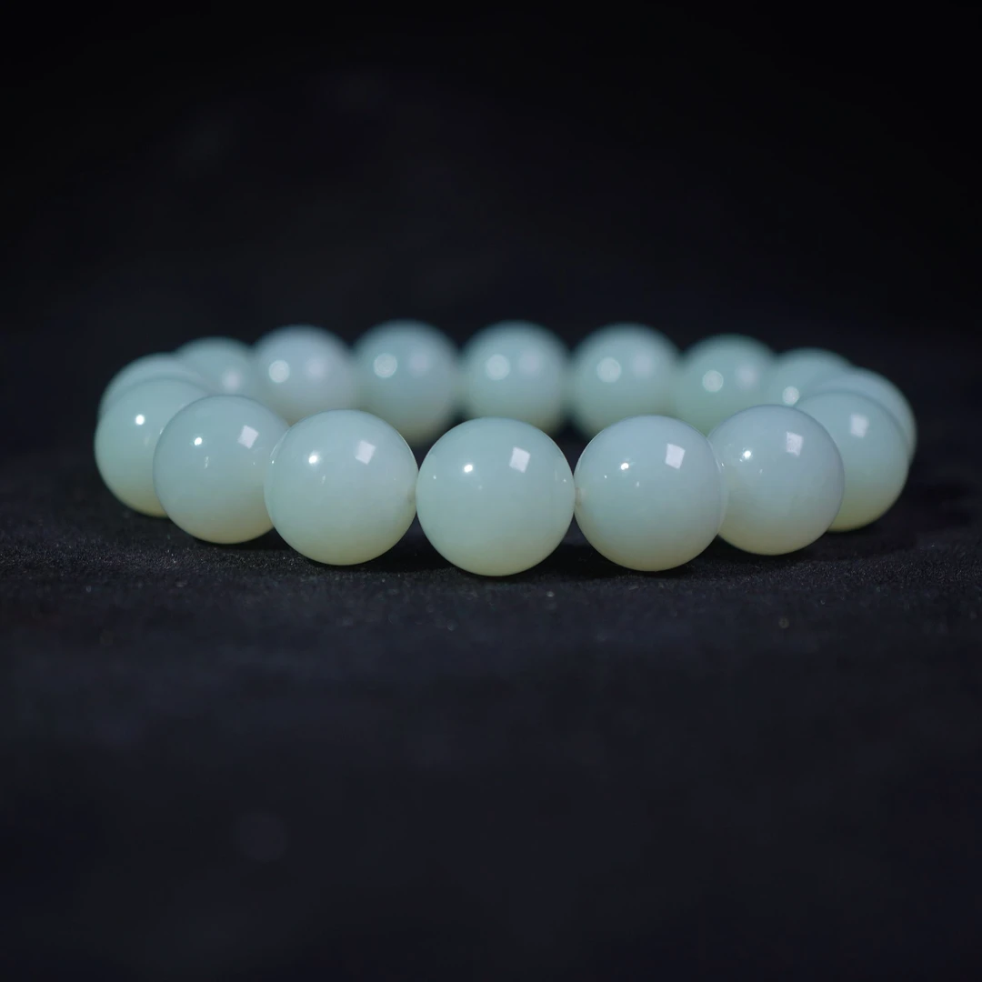 2AN8  清  和田玉素面圆珠手串