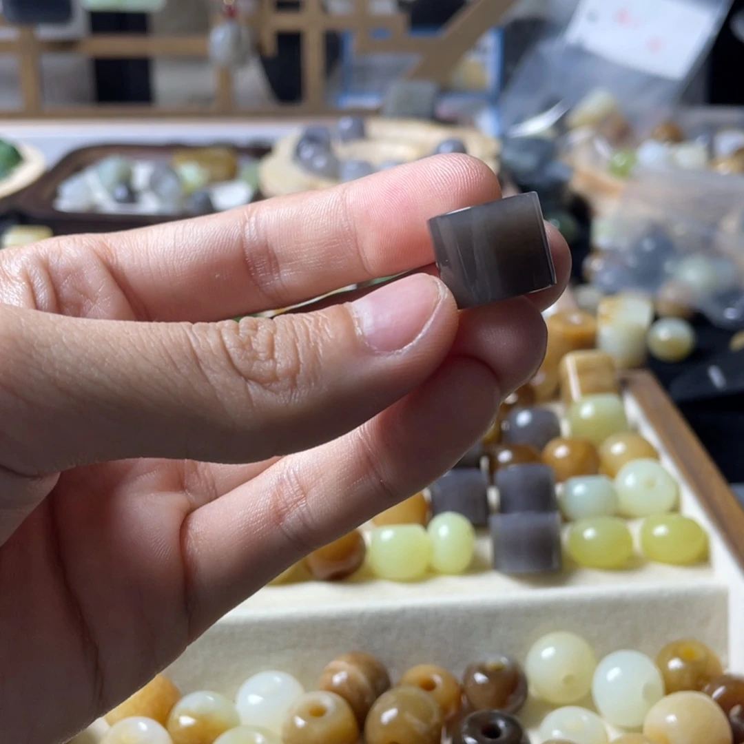 熹***咪和田玉（糖玉）未镶嵌颈饰