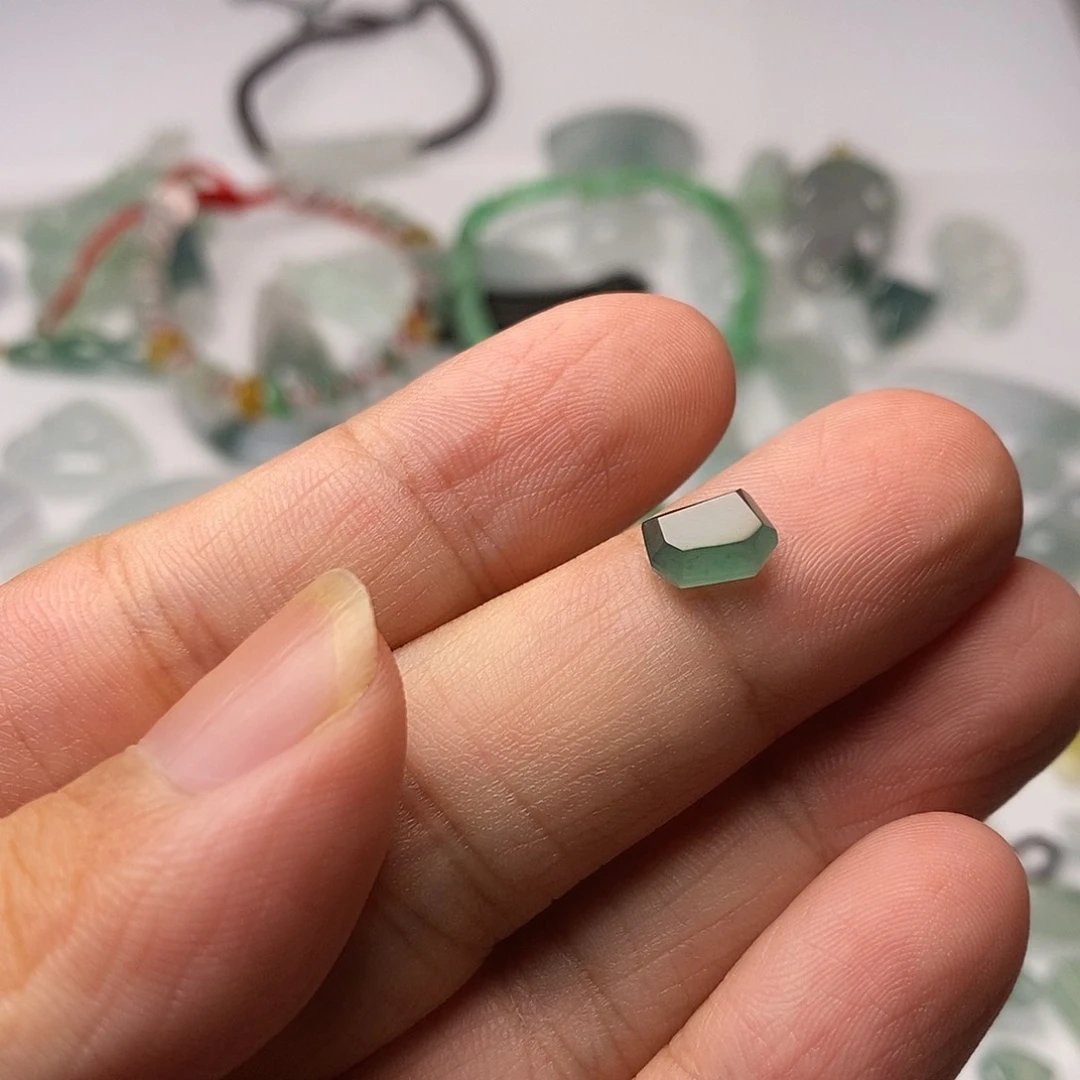 翡翠未镶嵌颈饰?****ᧁ天然翡翠