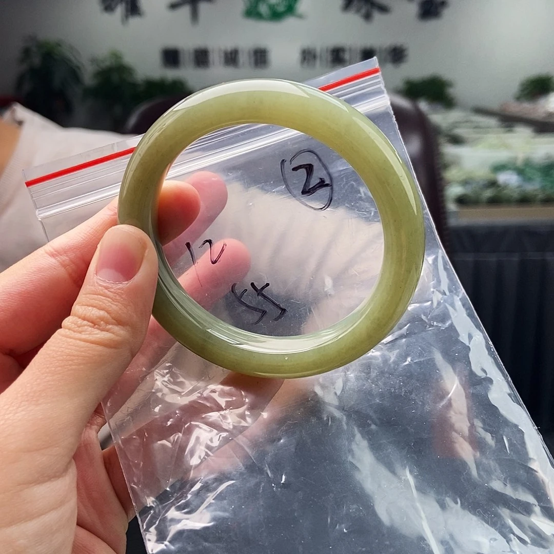 和田玉未镶嵌手镯拍一发一