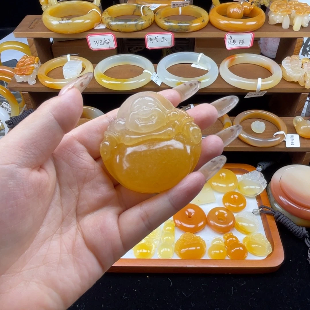 石英质玉（黄龙玉）未镶嵌颈饰