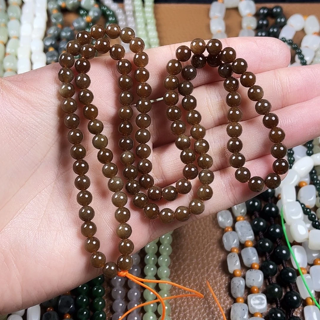 海***出和田玉未镶嵌颈饰