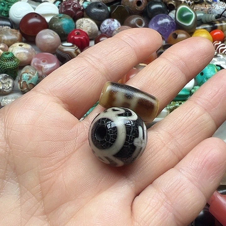 扎***觉玛瑙/玉髓未镶嵌颈饰