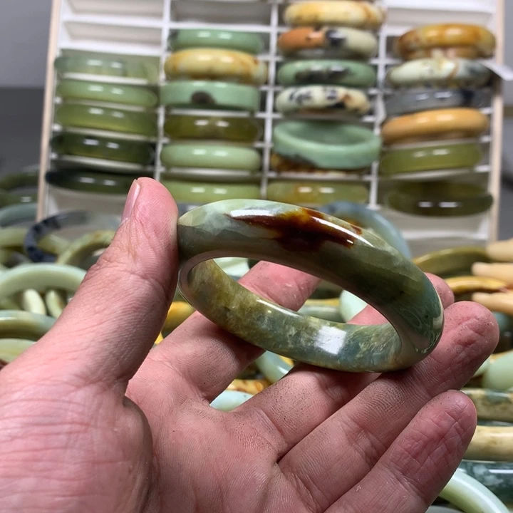 蛇纹石玉手镯未镶嵌咔**伊
