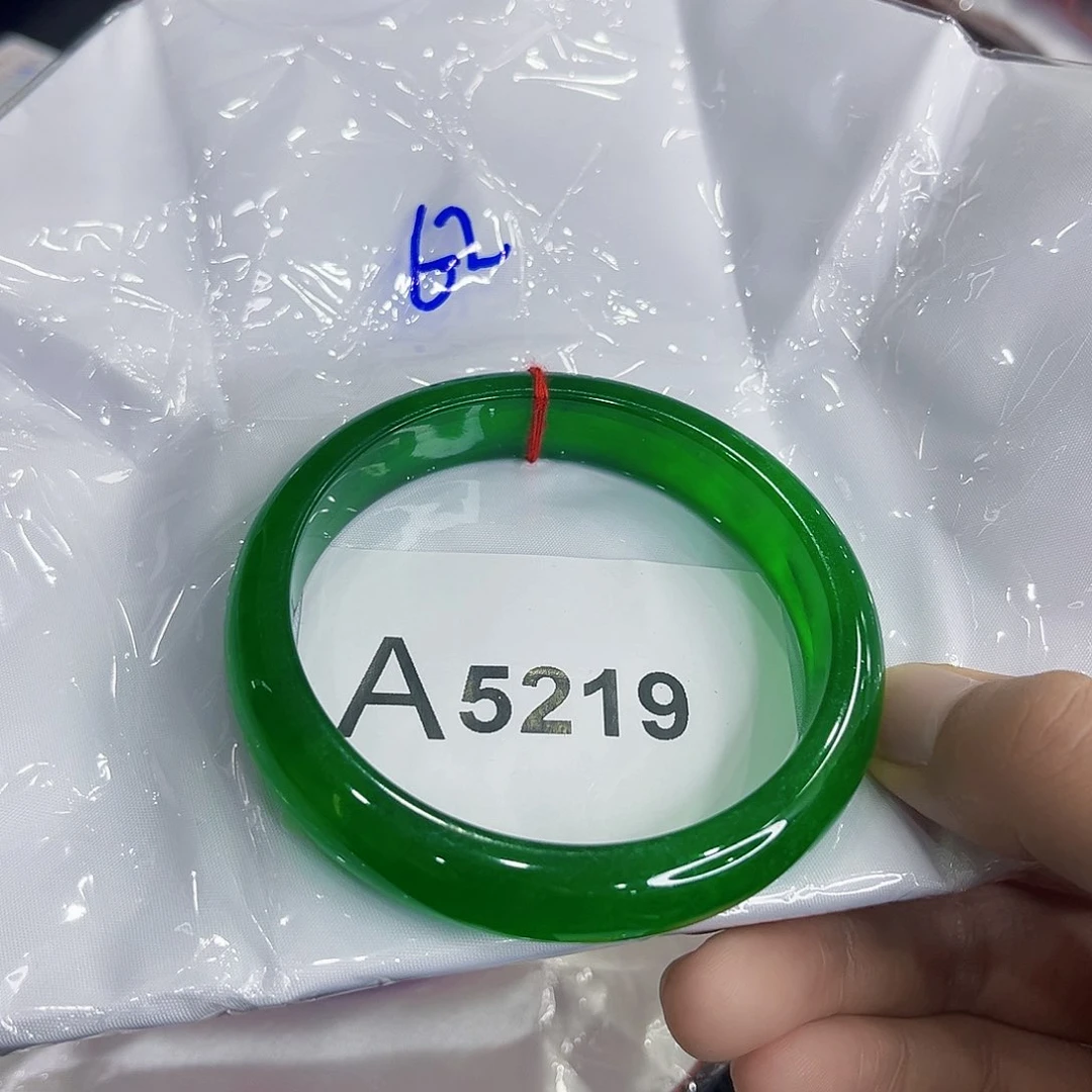 翡翠手镯未镶嵌柳*姐手镯