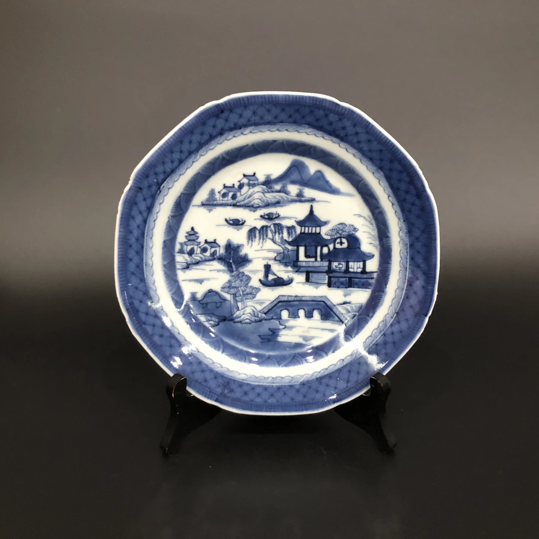 25110322清中期青花亭台楼阁山水纹赏盘 直径23.2cm