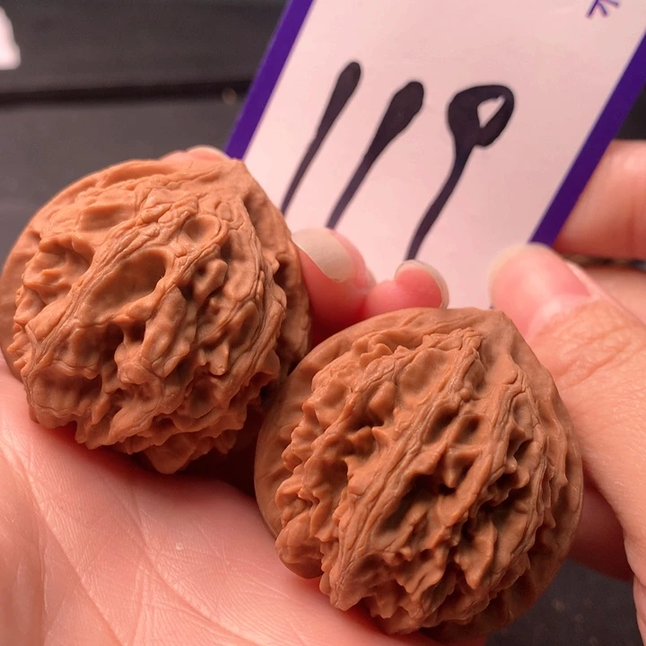 文玩核桃吊坠玉玲珑