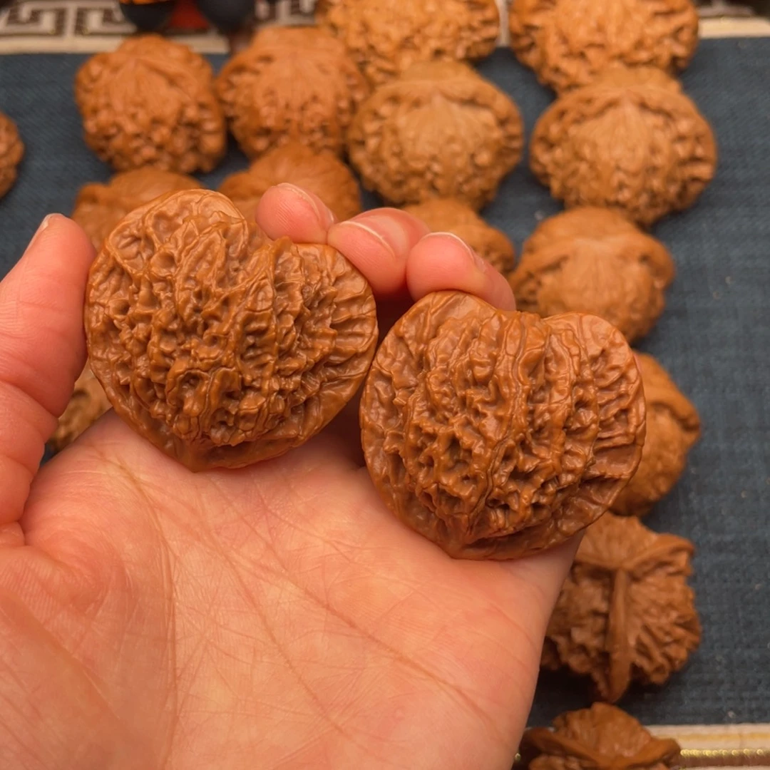 文玩核桃把件42全品桃心盘龙纹