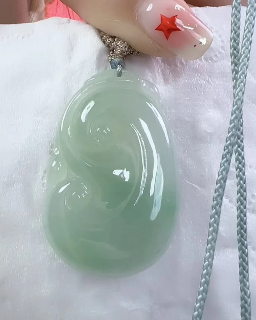 天然翡翠A货冰如意（多样性发货发一件）宽22-26厚5-8高38-43送绳--