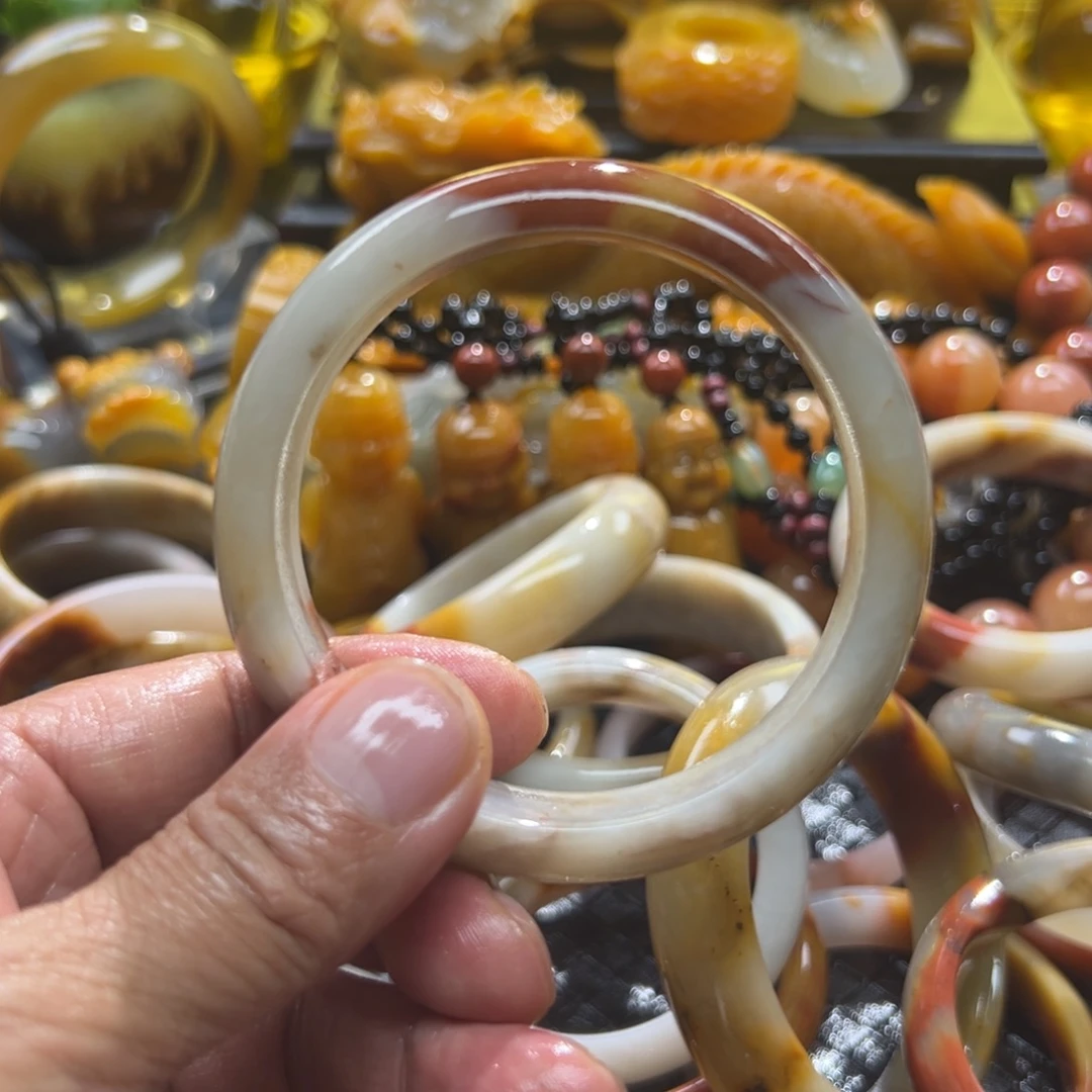 马***售石英质玉未镶嵌颈饰