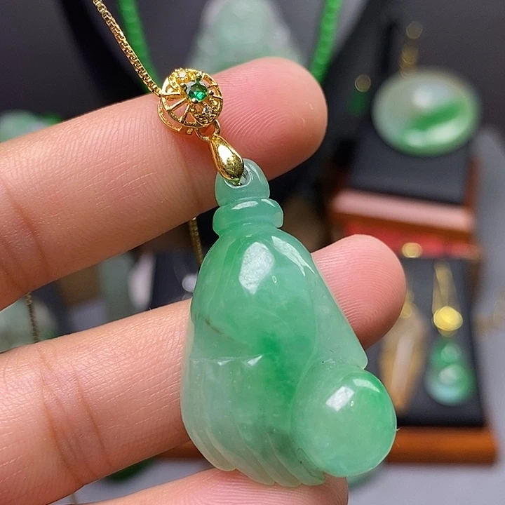 吊坠(赠链)未镶嵌翡翠