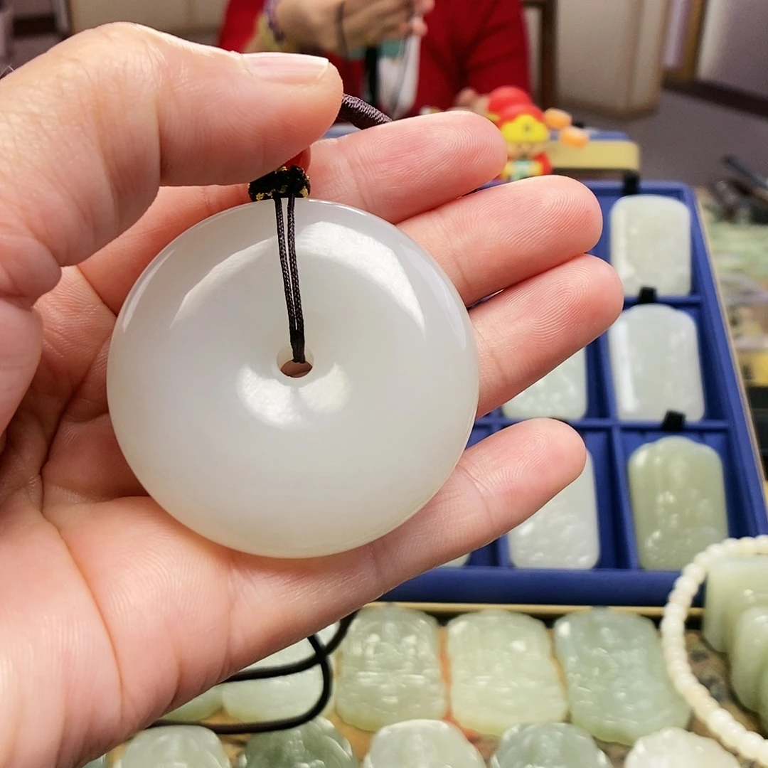 和田玉颈饰未镶嵌雯*?